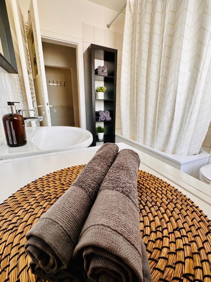 Stadtmitte, 2 Kingsize-betten, Kaffe-flat, Bis Zu 4 Personen, Balkon Apartment *
